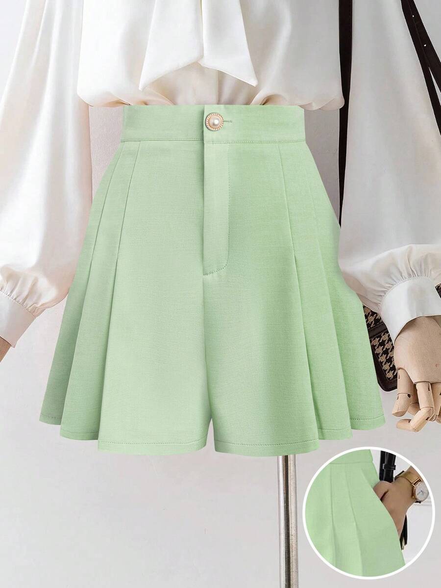 Chiquease 全新女式编织褶皱 A 字型前拉链后松紧腰修身休闲短裤，舒适优雅的日常穿着 - 綠色 - 查看 1