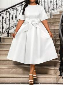 SHEIN Lady 春夏优雅端庄派对婚礼情人节鸡尾酒会音乐会/音乐节白色梭织缎面圆领舞会礼服喇叭形大蝴蝶结腰带中长款短袖大码连衣裙优雅服装生日和活动礼服教堂礼服婚纱节日礼服白色连衣裙