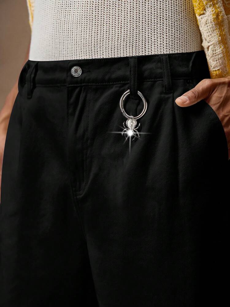 Short décontracté à taille élastique ample avec jambes droites, en jean blanc avec décoration métallique. Convient pour le port quotidien, les trajets, le printemps/été, les vacances, les fêtes, les mariages, les couples, les cadeaux pour petit-ami, la plage, la fête des pères