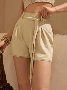 Bóhologie Elegantes shorts de lino de talle alto con lazo llamativo - Esencial veraniego elegante con detalles de encaje delicado - Tela ligera y transpirable para una comodidad sin esfuerzo - Silueta fluida con un toque femenino - Perfecto para escapadas a la playa, estilo de resort y looks de lujo casual - Básico versátil del armario para una estética veraniega atemporal y sofisticada