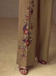 MOTF PREMIUM 花卉刺绣纽扣上衣和压褶长裤 - 卡其色 - 查看 3