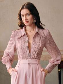 Anewsta Elegante Damen Bluse für Frühling/Herbst mit Kristalldekor, Jacquardblumen-Applikation, Kontrastspitze und Laternenärmel - Pink - Übersicht 6