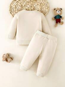 SHEIN Conjunto de 2 piezas con sudadera y pantalón de manga larga casual y cómodo con bordado de osito de dibujos animados, estilo coreano para bebé recién nacido