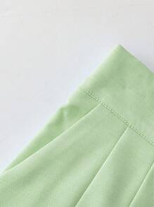 Chiquease 全新女式编织褶皱 A 字型前拉链后松紧腰修身休闲短裤，舒适优雅的日常穿着 - 綠色 - 查看 4
