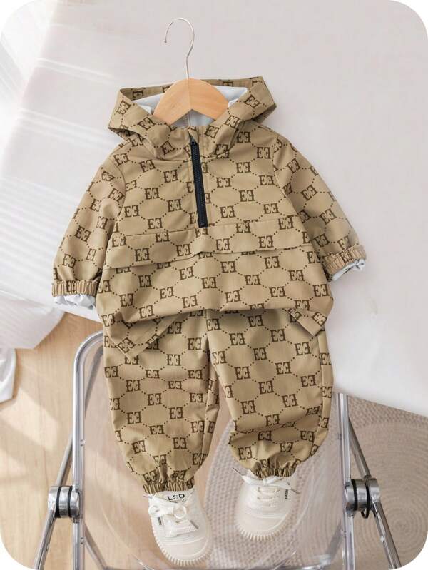 SHEIN 2pcs Casual Vintage Academia Brown Letter Graphic Print Stand Collar Hooded Jacket & Elastic Waist Pants Set For Baby Boys/Girls, Style For Spring & Autumn