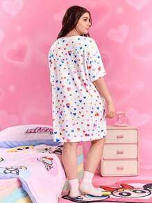 THE POWERPUFF GIRLS X SHEIN 大码女装夏秋Y2K清新修身可爱梦幻复古休闲度假风返校服学院风卡哇伊街头风宽松白色花朵、泡泡、毛茛图案爱心印花圆领短袖睡裙，哞哞睡衣 - 白色 - 查看 2