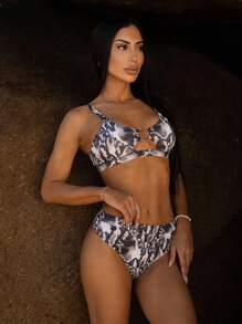 Carolina Barros Conjunto de bikini de cintura alta con estampado de piel de serpiente y anillos, ideal para la playa de verano - Multicolor - Ver 1