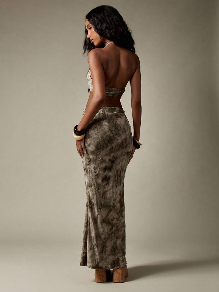 MISSGUIDED Robe de soirée longue avec détails usés, décolleté ras-du-cou, longueur au sol, avec découpes et quincaillerie. Robe d'invité de mariage estivale pour occasions spéciales