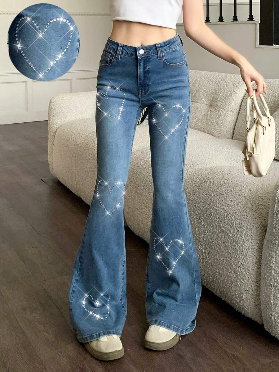 SHEIN 少女闪亮心形钻石蓝色弹力紧身喇叭腿牛仔裤，女孩春夏休闲度假乡村波西米亚风装，水钻牛仔裤 - 中等水洗藍 - 查看 1
