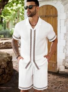 Manfinity Homme 大码男士夏季度假纽扣前拼接织带短袖衬衫和短裤套装 - 白色 - 查看 1