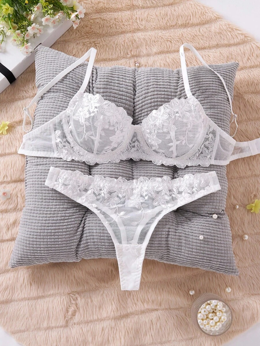 SHEIN 2件套粉色浪漫女士文胸和内裤套装(带钢圈) - 白色 - 查看 1