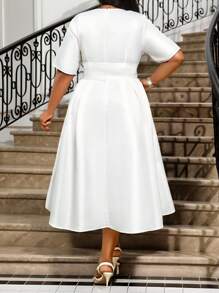 SHEIN Lady 春夏优雅端庄派对婚礼情人节鸡尾酒会音乐会/音乐节白色梭织缎面圆领舞会礼服喇叭形大蝴蝶结腰带中长款短袖大码连衣裙优雅服装生日和活动礼服教堂礼服婚纱节日礼服白色连衣裙