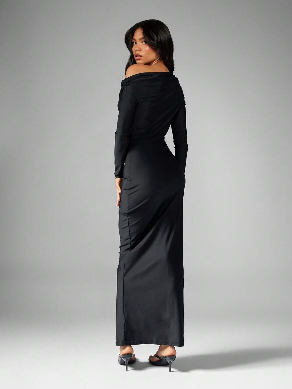 MISSGUIDED Off Shoulder Ruched Maxi Dress With Long Sleeves