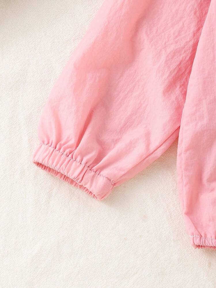 SHEIN Explorewe 女童时尚拼接宽松短款连帽休闲外套，适合2025年返校季，展现童趣学院风和校园运动装风格，春秋季女童连帽轻薄外套，加州风粉色连帽外套，秋冬季必备。 - 彩色 - 查看 4