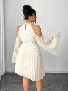 Elenzga 大码优雅露肩褶皱喇叭袖连衣裙