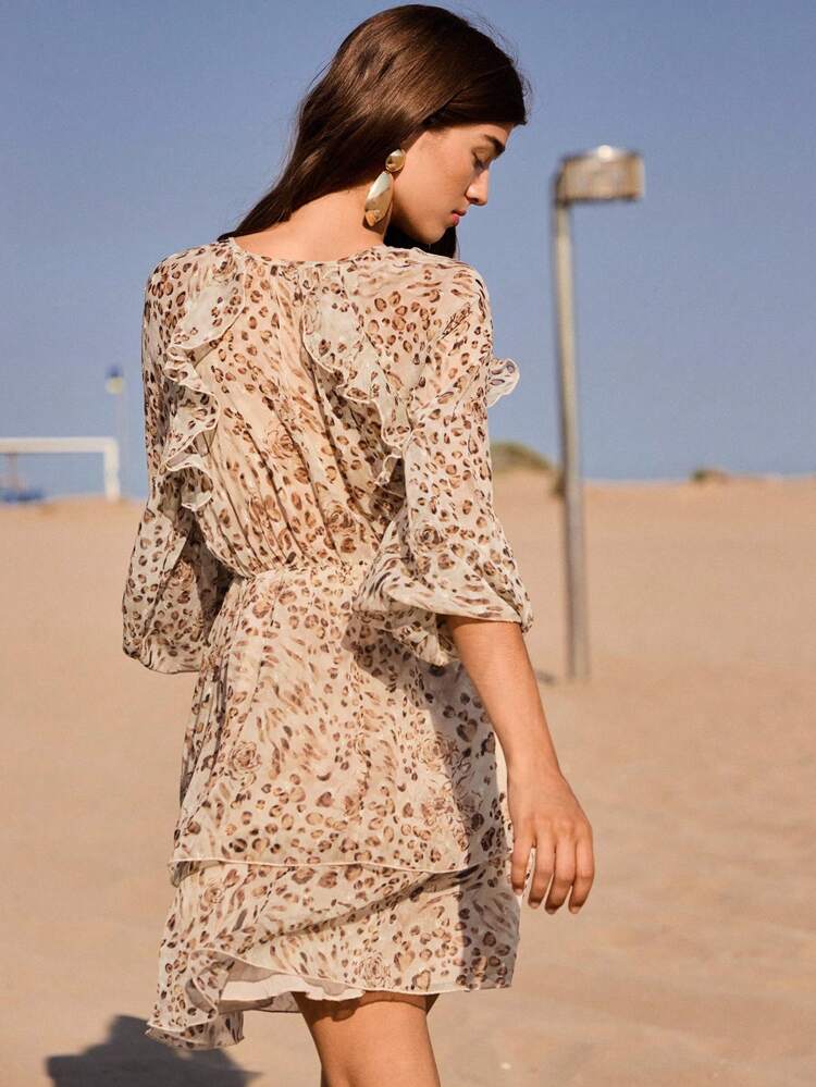 SHEIN Maija マルチカラータイダイデザイン ゆったりして快適な シアーシフォン クルーネック ドロップショルダー 長袖 フリルヘム エレガントでスタイリッシュでロマンチックなカジュアルドレス