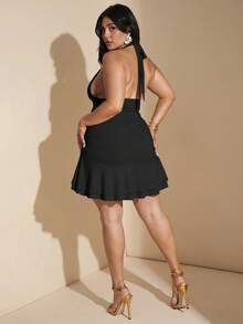 SHEIN BAE 加大码女式杏色露背深 V 紧身褶饰荷叶边下摆甜美约会迷你连衣裙、优雅连衣裙、性感连衣裙 - 黑色 - 查看 2