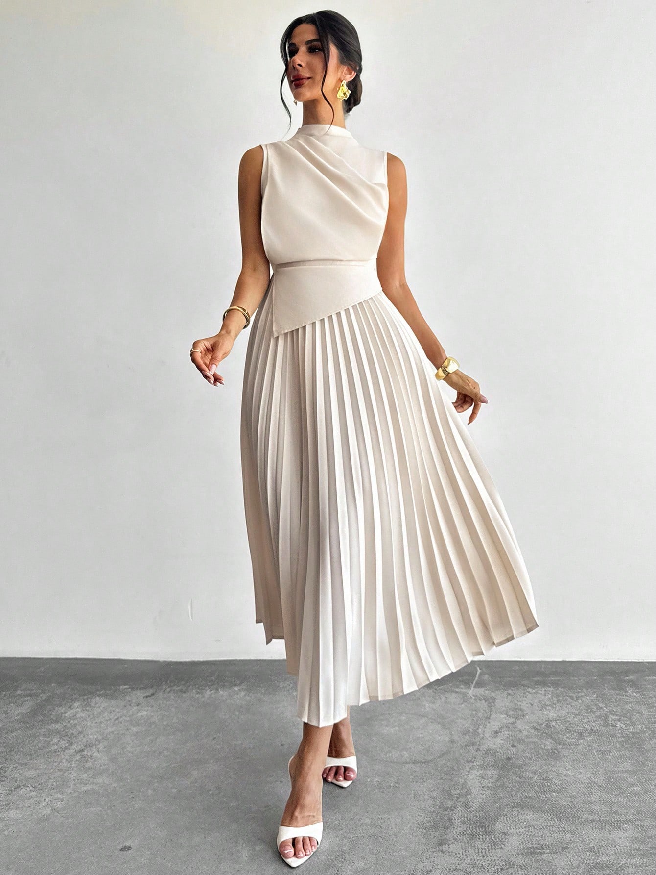 Elegant dress for women with a draped collar and short sleeves, with a short umbrella-shaped skirt, suitable for back to school, s...