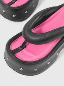 ROMWE Grunge Punk Sandalias góticas de playa con puntera abierta, remaches y estilo punk rock para mujeres, Halloween - Negro - View 5