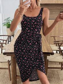 EMERY ROSE 女式波西米亚风黑色花卉印花中长款圆领裹身连衣裙。这款无袖针织面料连衣裙采用迷人的裹身下摆设计，非常适合休闲外出和夏季活动。花卉中长款连衣裙 女式中长款连衣裙 花卉夏季连衣裙 黑色花卉连衣裙 女式花卉连衣裙