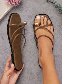SHUZIA Strakke, hoogwaardige PU-olijfkleurige slippers met ringteen en gouden accenten voor dames – modieus en elegant van hoge kwaliteit