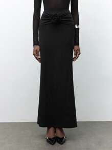 Maija Jupe ajustée à taille haute élastique avec décor de fleurs 3D froissées noires. Polyvalente pour le printemps/été, les fêtes, une tenue élégante pour la Saint-Valentin Old Money