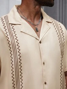 Manfinity Homme 大码男士波浪条纹翻领短袖衬衫和短裤休闲套装 - 杏色 - 查看 2