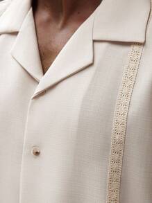 Manfinity CasualCool 男式爷爷领前扣度假短袖衬衫 - 杏色 - 查看 2