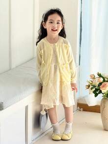 SHEIN Little Byeori كارديجان كنزة صوفية كاجوال بفيونكة للفتيات الصغيرات، ملابس علوية مدرسي جميل، كارديجان ربيعي مطبوع، كارديجان مصنوع من الصوف بلون أحادي، مناسب للخريف والشتاء - أصفر - مشاهدة 6
