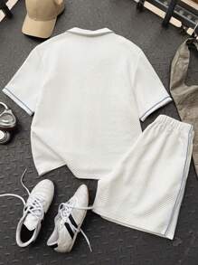 SHEIN Bộ áo sơ mi tay ngắn và quần short cổ bẻ thoải mái, chất liệu vải trơn, họa tiết thời trang đường phố dành cho thanh thiếu niên/trẻ em, thích hợp mặc đi làm, đi học, thường ngày, du lịch, thể thao, xuân/hè - trắng - Xem 4