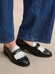 Rosivie Sepatu Loafer Kasual Wanita dengan Desain Rumbai dan Warna Kontras untuk Pemakaian Sehari-hari - Hitam - View 1