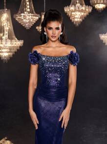 Glamrae 优雅奢华蓝色手工渐变水钻 3D 花朵装饰露肩船领紧身荷叶边美人鱼长裙，女式正式晚礼服 - 藍色 - 查看 2