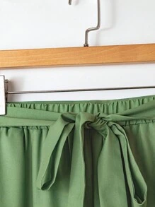 SHEIN LUNE 2 Stücke/Set Frauen Große Größen 2 Stücke Set: Blümchenn Kurzarm Top mit Schleife und einfache weite Hose, Boho "Old Money" Outfits für Frauen, Frühlings-Break Rave Outfits, Festival Frühlings-Break Outfits, Casual Elegant Blumen Urlaubs Outfits, Frauen Oster Kleid, Oster Outfit Frauen, Strand Outfits für Frauen, Büro Kurven Frauen Zweiteiler für den täglichen Gebrauch, Hochwertig Chic Herbst Lehrerin Outfit, Frühling/Sommer/Herbst 2 Stücke Set