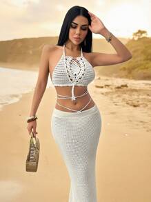 SHEIN Conjunto de 2 piezas de punto a ganchillo hecho a mano estilo boho para vacaciones, que incluye top con cuello de halter calado y flecos y una falda larga calada con cordón en unicolor