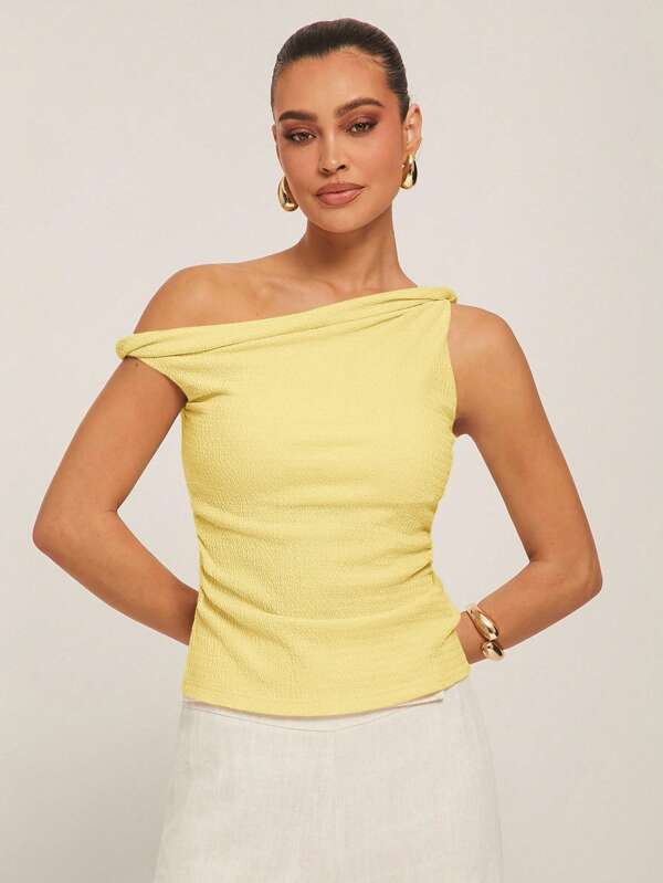 Silquee Einfarbiges, plissiertes, asymmetrisches Slim-Fit-T-Shirt für Damen, One-Shoulder Top, gelbes Top, One-Shoulder Bluse, schulterfreies Top, gelbe Bluse