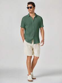 Manfinity BRENVOR 男士梭织纯色单排扣休闲短袖衬衫男绿色衬衫男纹理衬衫男网纱衬衫男开放式针织衬衫男纹理衬衫男网纱衬衫男棉质衬衫男短袖衬衫 - 墨綠色 - 查看 5