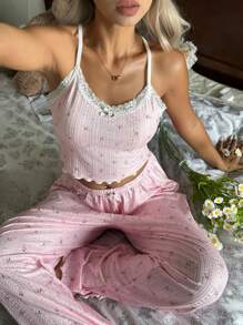 CottageSlumber Romantic-Flora 年轻休闲粉色睡衣套装，蕾丝细节和细肩带上衣，适合放松的夜晚两件套睡衣套装粉色休闲套装女士睡衣套装花卉睡衣套装 - 粉色 - 查看 1