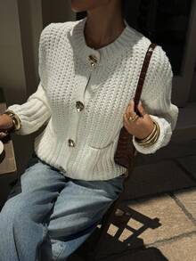 Siren Gaze Femmes Cardigan basique unicolore décontracté de tous les jours avec texture, boutons devant et poches, cardigan chaud pour l'automne/l'hiver, hauts à manches longues, hauts pour l'école, cardigan en tricot blanc, cardigan en tricot épais blanc, cardigan blanc avec boutons dorés, porter décontracté de tous les jours, hauts à manches longues pour l'automne et l'hiver pour femmes