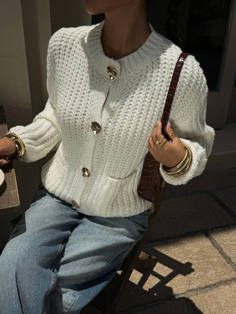 Siren Gaze Femmes Cardigan basique unicolore décontracté de tous les jours avec texture, boutons devant et poches, cardigan chaud pour l'automne/l'hiver, hauts à manches longues, hauts pour l'école, cardigan en tricot blanc, cardigan en tricot épais blanc, cardigan blanc avec boutons dorés, porter décontracté de tous les jours, hauts à manches longues pour l'automne et l'hiver pour femmes