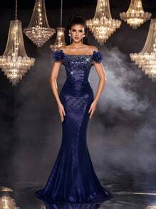 Glamrae 优雅奢华蓝色手工渐变水钻 3D 花朵装饰露肩船领紧身荷叶边美人鱼长裙，女式正式晚礼服 - 藍色 - 查看 3