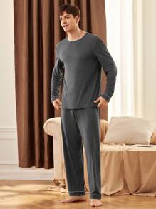 Manfinity Underwear&Sleepwear Basics 2pcs Men Solid Color Crew Neck Long Sleeve T-Shirt And Pants Loungewear Set