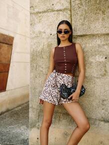 TypaGal A Punk Meets Streetwear Essential: This Brown Cropped Tank Features Silver Eyelets And Lace-Up Sides, Channeling DIY Energy And Attitude. Ideal For Layering Over Jeans, Shorts, Or Skirts To Build A Bold, Grunge-Infused Look. - Brown - View 5