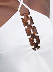 Maija Blusa asimétrica con decoración de anillo de ámbar de resina y lazo en el cuello, estilo moderno, elegante, urbano, romántico y refinado para otoño/invierno 2025. Ideal para festivales de música country, viajes, bodas, cumpleaños, negocios, oficina, citas, salidas, aeropuerto y regreso a clases.