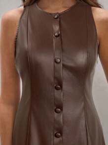 COSMINA 女士纯色 PU 皮革单排扣无袖时尚迷你连衣裙，秋季连衣裙