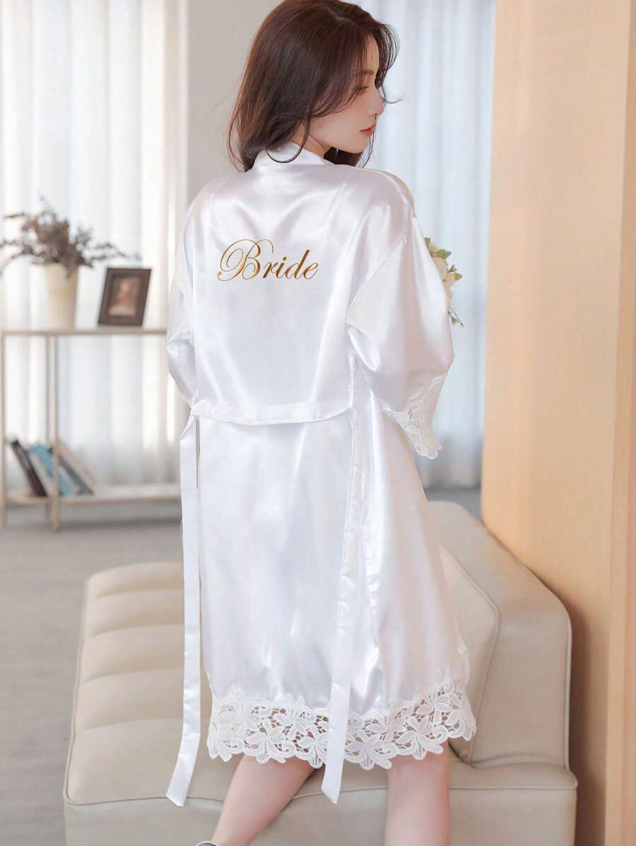 SHEIN 1 pieza Bata de baño con estampado de lazo, bata de novia y vestido de dama de honor con inicial de letra, túnica de mañana y bata para dormir,Bridal para preparación de fiestas, accesorios de ceremonia y recepción de bodas, pijama para damas, primavera verano, vestido para novia, mejor vestido bordado para fiesta, ropa de tocador para boda, suministros para fiestas al aire libre, boda y vacaciones, vuelta al colegio - Novia Blanca - Ver 1