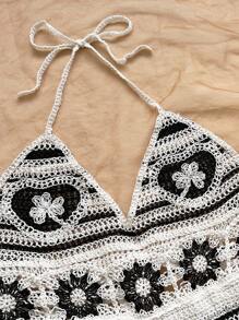 Soleia Macaquinho de Malha Retrô com Decote Halter Vazado e Listras Contrastantes para Férias e Praia para Mulheres - Preto e Branco - Visão 5