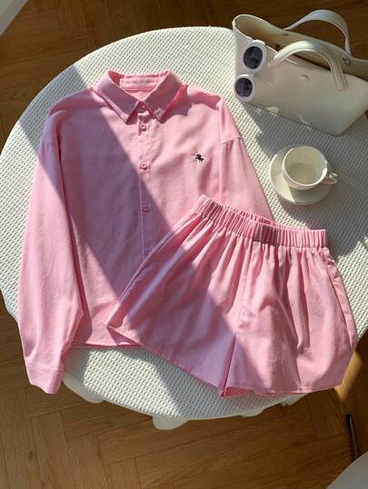 Comfortcana 2 件女士休闲套装 - 骑士刺绣落肩长袖单排扣衬衫和短裤