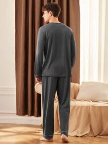 Manfinity Underwear&Sleepwear Basics 2pcs Men Solid Color Crew Neck Long Sleeve T-Shirt And Pants Loungewear Set