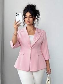 Elenzga Elegante chaqueta superior plisada con flor 3D en color rosa para mujeres de talla grande