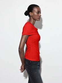 Maija Blusa de mujer con diseño asimétrico de hombro fruncido, casual y elegante, de estilo minimalista urbano. Suave y cómoda, con ajuste ceñido, fruncido lateral desigual, borde enrollado y manga corta. Blusa hombro descubierto para conciertos, vacaciones y atuendos modestos de mujer.